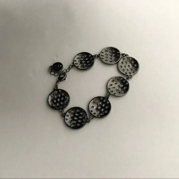 Liz Claiborne Circle Linked Bracelet - Picture 3 of 5